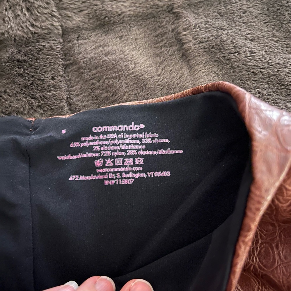 Commando Croc-Embossed Brown Leggings - Picture 7 of 9